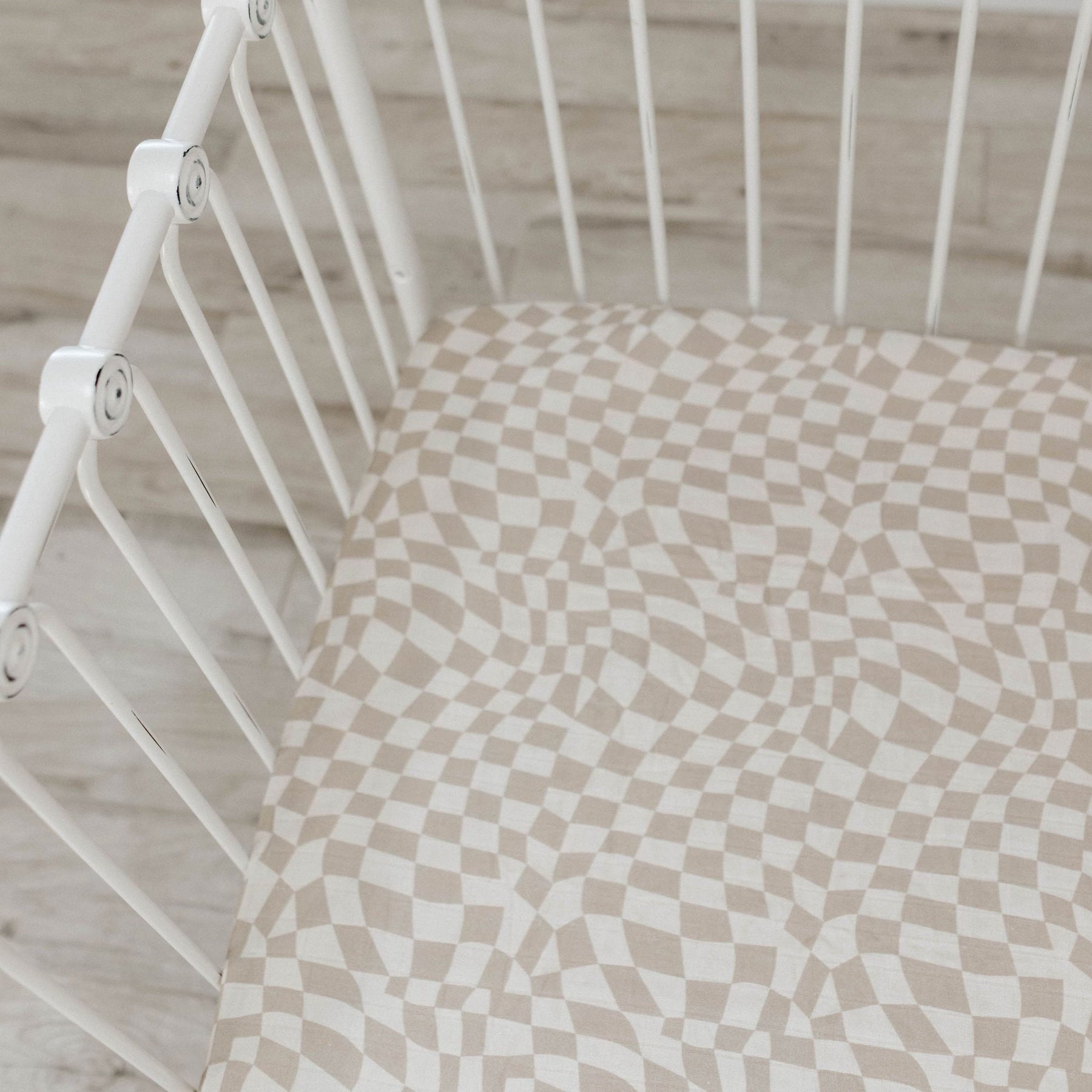 Natural Wavy Checker Muslin Crib Sheet