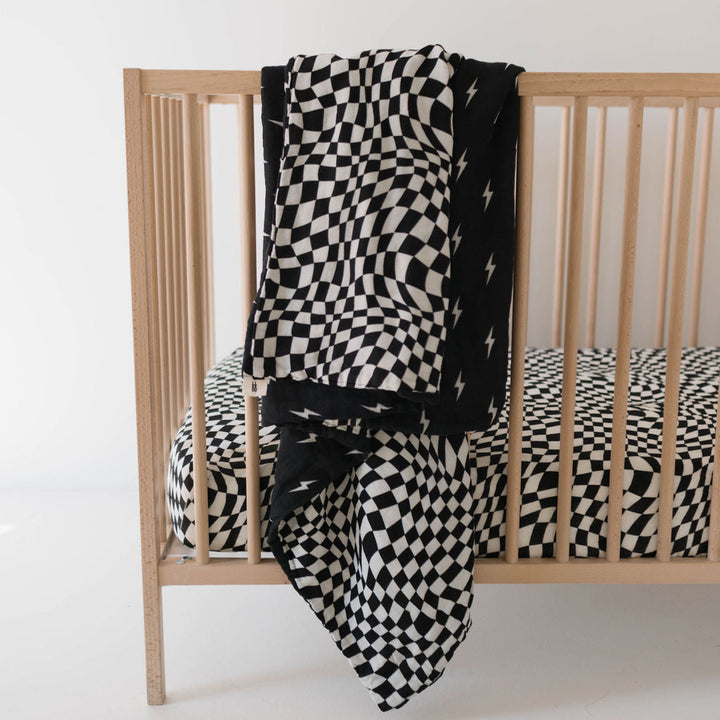 Black & White Wavy Checkerboard Muslin Crib Sheet
